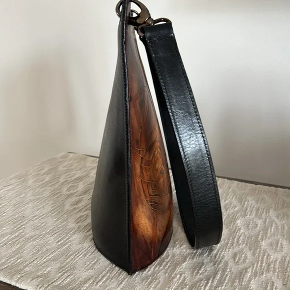 Bambas Work of Art Leather Shoulder Bag - Picture 4 of 12